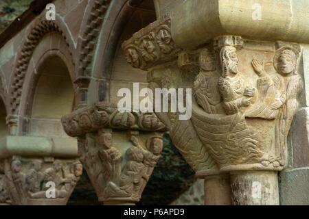 Esca milagrosa en el lago Tiberiades, capitel del claustro.Monasterio de San Juan de la Peña(s.XII-XIII) . Serrablo.Huesca.España. Foto Stock