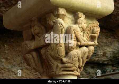 Matanza de los Santos inocentes, capitel del claustro.Monasterio de San Juan de la Peña(s.XII-XIII) . Serrablo.Huesca.España. Foto Stock
