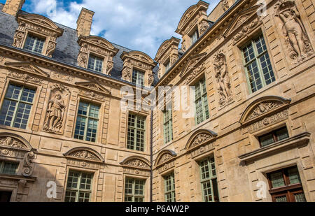Francia, Parigi 4° distretto, quartiere di Marais, cortile interno dell'Hotel de Sully Foto Stock