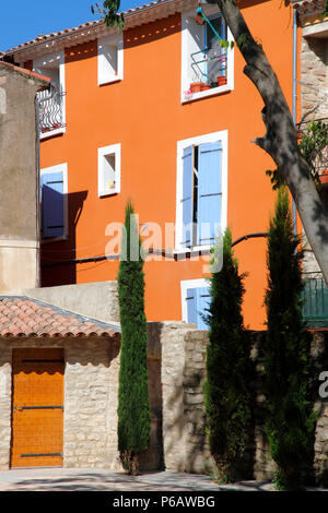 Francia, Provence Alpes Côte d'Azur, dipartimento Bouches du Rhone (13), Trets (Aix en Provence area) chateau des remparts Foto Stock