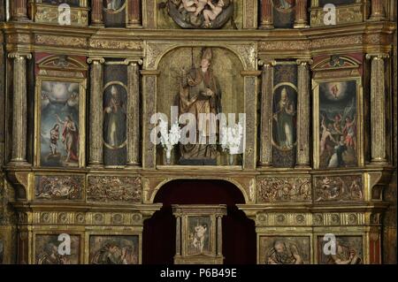 PARROQUIA DE SAN MARTIN. DETALLES del retablo. Foto Stock