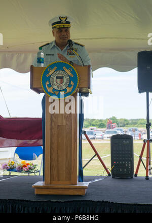 Capitano Kristen S. Sareault, USPHS, si ritira dal servizio attivo alla stazione USCG Canale di Cape Cod, messa. il 22 giugno 2018. Foto Stock