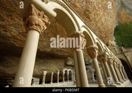 Monasterio de San Juan de la Peña,claustro(s.XII-XIII) . Serrablo.Huesca.España. Foto Stock