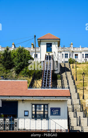 Cliff Lift, Southend on Sea, Essex, Regno Unito. Blue sky soleggiata giornata estiva. Foto Stock