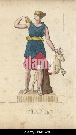 Diana, dea romana della caccia, con la faretra e di una zampa posteriore. Handcolored incisione su rame incisa da Jacques Louis Lacerf costante dopo le illustrazioni da Leonard Defraine da 'La mythologie en Estampes' (mitologia stampe o figure di divinità leggendaria), Chez P. Blanchard, Parigi, c.1820. Foto Stock