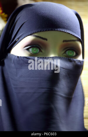 24.03.2017, Dubai, Emirati arabi uniti, manichino indossa un niqab Foto Stock