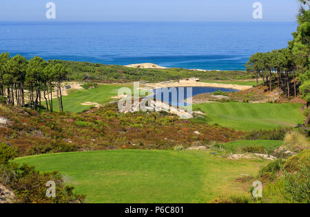 Scogliere a ovest del campo da golf, Obidos, Portogallo Foto Stock