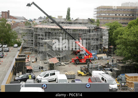 Costruzione del temporaneo e unico 13 facciate Shakespeare's Rose Theatre accanto a La Torre di Clifford, York, Regno Unito. Foto Stock