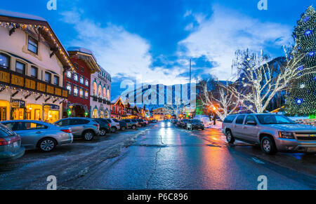 Leavenworth,Washington,usa.-02/14/16: bella leavenworth con illuminazione decorazione d'inverno. Foto Stock