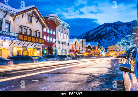 Leavenworth,Washington,usa.-02/14/16: bella leavenworth con illuminazione decorazione d'inverno. Foto Stock