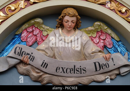 Angelo con Gloria in excelsis Deo Banner, scena della Natività, pala nella chiesa di San Matteo in Stitar, Croazia Foto Stock