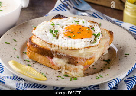 Croque madame sandwich, una delizia prodotti alimentari, fotografia Foto Stock