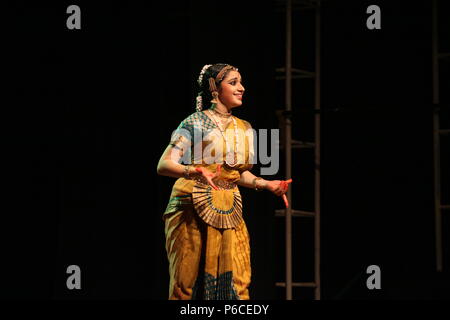 Il BHARATA NATYAM è uno degli otto di danza classica con forme di india,da parte dello stato del Tamil Nadu.Le foto vengono da diverse performance sul palco Foto Stock