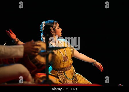 Il BHARATA NATYAM è uno degli otto di danza classica con forme di india,da parte dello stato del Tamil Nadu.Le foto vengono da diverse performance sul palco Foto Stock