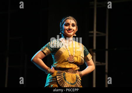 Il BHARATA NATYAM è uno degli otto di danza classica con forme di india,da parte dello stato del Tamil Nadu.Le foto vengono da diverse performance sul palco Foto Stock