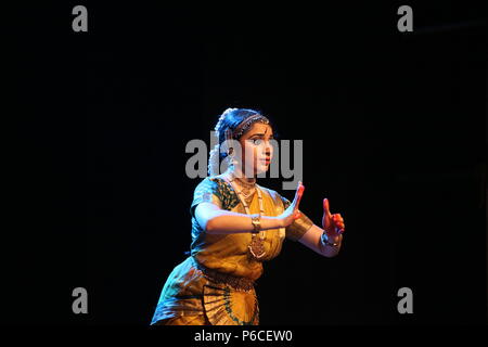 Il BHARATA NATYAM è uno degli otto di danza classica con forme di india,da parte dello stato del Tamil Nadu.Le foto vengono da diverse performance sul palco Foto Stock