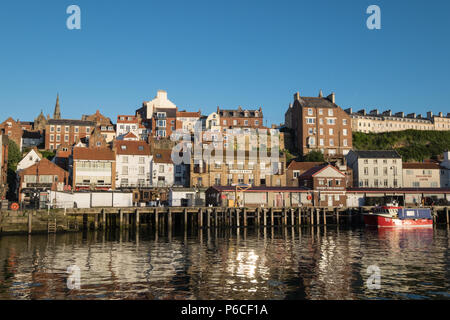 Whitby Harbour, Yorkshire, Regno Unito. Il 26 giugno 2018. Foto Stock