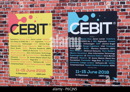 Hannover, Germania - 13 Giugno 2018: due poster del CeBIT pubblicizza il programma tecnico e culturale del CeBIT 2018. Foto Stock