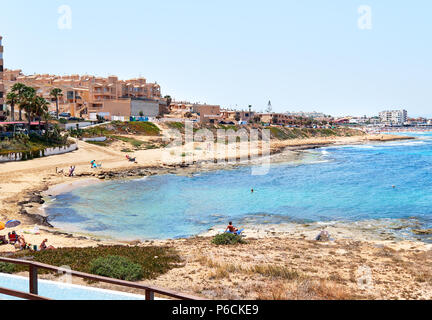 La Mata, Spagna - 25 Giugno 2018: Cala de Cabo Cervera beach in Torrevieja cittadina. Costa Blanca. Spagna Foto Stock