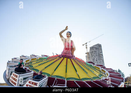 Parco di divertimento nella piazza centrale, Tirana, Albania Foto Stock