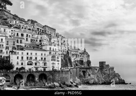 Bella vista vintage di Amalfi e la Costiera Amalfitana, Campania, Italia Foto Stock