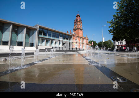 Victoria Leisure Centre presso Sneinton Piazza del Mercato, Nottingham City Nottinghamshire England Regno Unito Foto Stock