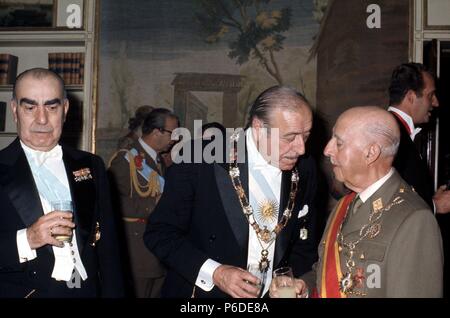 CAMPORA, HECTOR JOSE. POLITICO argentino. 1909-1980. PRESIDENTE DE LA REPUBLICA EN EL AÑO 1973 VISITA MADRID. FOTO CON FRANCISCO FRANCO Y Luis Carrero Blanco. Foto Stock