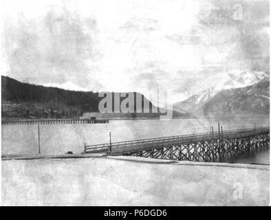 . Inglese: Haines, Alaska visto da Fort Seward, 1909 . Inglese: Testo da Kiehl log: Haines da Fort Seward. Album 0.445 soggetti (LCSH): Haines (Alaska); Citites e città--Alaska; Docks--Alaska--Haines . 1909 51 Haines, Alaska visto da Fort Seward, 1909 (KIEHL 17) Foto Stock