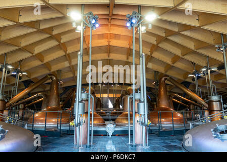 Interno del nuovo Scotch Whisky Distillery presso Il Macallan Distillery a Craigellachie in Moray, Scotland, Regno Unito Foto Stock