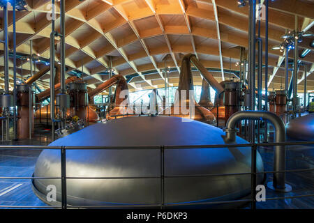 Interno del nuovo Scotch Whisky Distillery presso Il Macallan Distillery a Craigellachie in Moray, Scotland, Regno Unito Foto Stock