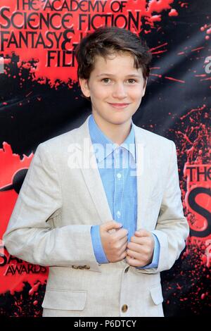 Burbank, CA. Il 27 giugno, 2018. Gabriel Bateman presso gli arrivi per Accademia di fantascienza, fantasy e horror film 44th Saturn Awards, Burbank, CA 27 Giugno 2018. Credito: Priscilla concedere/Everett raccolta/Alamy Live News Foto Stock