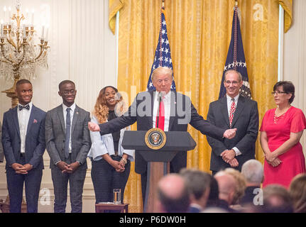 Washington DC, USA, Giugno 29, 2018 USA: presidente Donald Trump J celebra i sei mesi di anniversario del suo taglio fiscale in Oriente camera con sostenitori. Patsy Lynch/Alamy Foto Stock