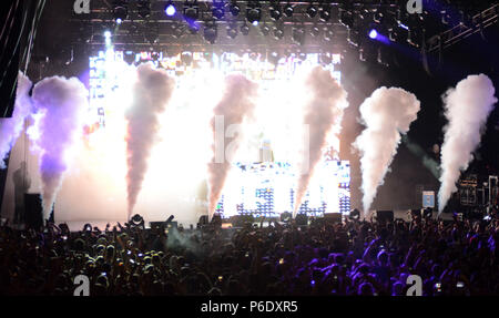 Milwaukee, Wisconsin, Stati Uniti d'America. Il 28 giugno, 2018. Artista elettronico Marshmello suona dal vivo presso Henry Maier Festival Park durante il Summerfest di Milwaukee, nel Wisconsin. Ricky Bassman/Cal Sport Media/Alamy Live News Foto Stock