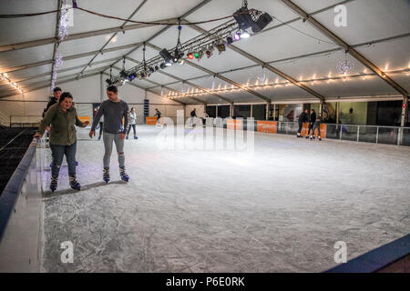 Ballarat, Victoria, Australia, 30 giugno 2018. Ballarat Festival Invernale- Ballarat,Victoria,Australia.Ballarat Pop up pista di pattinaggio sul ghiaccio. Credito: Brett keating/Alamy Live News Foto Stock