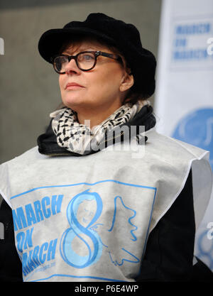 NEW YORK, NY - MARZO 08: Alexandra Richards assiste il marzo 8 marzo presso le Nazioni Unite il 8 marzo 2013 in New York City. Persone: Susan Sarandon Foto Stock