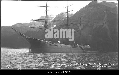 . Inglese: Tre-masted sailing ship BENJAMIN F. PACKARD, Chignik, ca. 1912 . Inglese: didascalia sull'immagine: Cannery nave in attesa per il salmone pack, Chignik, Alaska PH Coll 247.27 BENJAMIN F. PACKARD è stato soffiato in onshore Chignik Bay durante una burrasca nella notte del 17 aprile 1911. Questo stesso tempesta danneggiato anche la stella di Alaska e la JABETS HOWES, quest'ultima nave essendo completamente distrutti. Il Benjamin F. PACKARD e la stella di Alaska in seguito sono stati riparati. Soggetti (LCSH): cortecce (barche a vela)--Alaska--Chignik; Benj. F. Packard (corteccia) . circa 1912 77 a tre alberi veliero BENJAMIN F PACKA Foto Stock