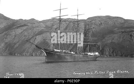 . Inglese: Tre-masted cannery ship Fuller, Uyak, ca. 1912 . Inglese: didascalia sull'immagine: Cannery ship Fuller, Uyak, Alaska PH Coll 247.206 soggetti (LCSH): Fuller (corteccia); le navi a vela--Alaska--Uyak . circa 1912 77 a tre alberi cannery ship Fuller, Uyak, ca 1912 THWAITES (76) Foto Stock