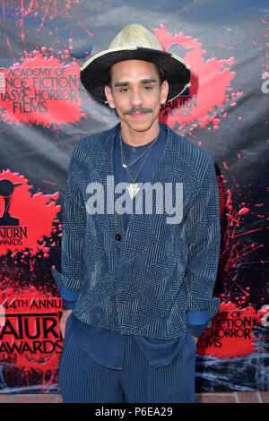 Ray Santiago frequentando la quarantaquattresima annuale di Saturno Awards 2018 a Castaway il 27 giugno 2018 di Burbank, in California. Foto Stock