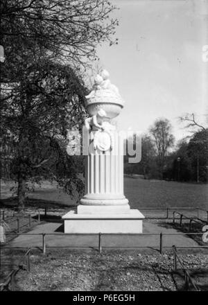 Deutsch: Nachbildung des Gellert-Denkmals von Adam Friedrich Oeser a Lipsia . 1910 3 AHW Gellert-Denkmal Leipzig Foto Stock