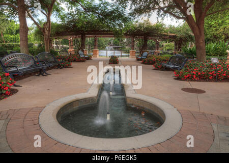 Fontana e ingresso del giardino di speranza e di coraggio memorial garden e santuario di Naples, Florida. Foto Stock