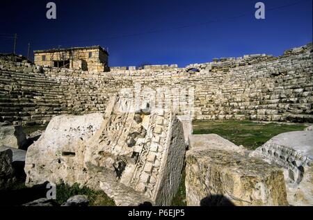 Teatro romano .Pueblo de Uzuncaburç(diocesarea). Silifke.Mediterraneo oriental.Turquia. Foto Stock