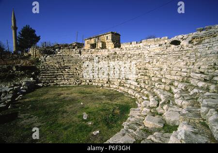 Teatro romano .Pueblo de Uzuncaburç(diocesarea). Silifke.Mediterraneo oriental.Turquia. Foto Stock