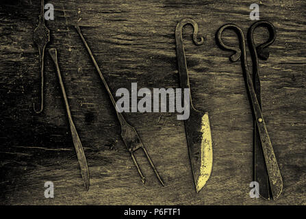 Per la cura della pelle, strumento di dettaglio degli oggetti di lavoro la pelle, artigianato tradizionale Foto Stock