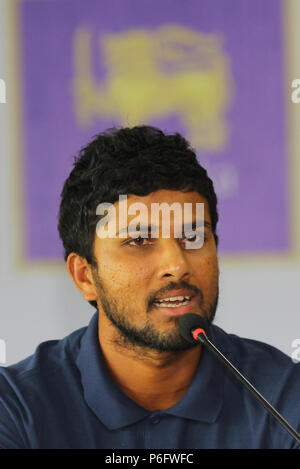 Il governo dello Sri Lanka cricket capitano Dinesh Chandimal parla durante una conferenza stampa. (Foto di Pradeep Dambarage / Pacific Stampa) Foto Stock