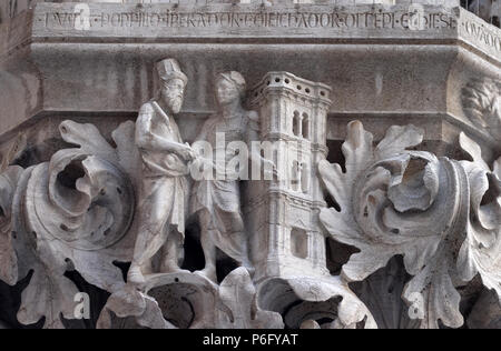 Rilievo medievale dal Palazzo Ducale in piazza San Marco, Venezia, Italia, patrimonio mondiale dell UNESCO Foto Stock