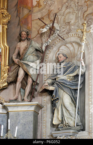 I Santi Giovanni Battista e Domenico, statua sull altare principale nella chiesa dell Assunzione a Sveta Marija na Muri, Croazia Foto Stock
