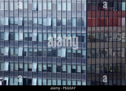 Windows, Office sfondo edificio nella città di Zagabria, Croazia Foto Stock