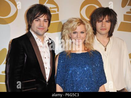 Neil Perry, Kimberly Perry, e Reid Perry della banda Perr nomination ai GRAMMY® concerto 2011 ayt il Nokia Theatre di Los Angeles.La Band Perry  21 evento nella vita di Hollywood - California, tappeto rosso Evento, STATI UNITI D'AMERICA, industria cinematografica, celebrità, fotografia, Bestof, arte cultura e intrattenimento, Topix celebrità moda, migliori della vita di Hollywood, evento nella vita di Hollywood - California, moquette rossa e dietro le quinte, ,arti della cultura e del divertimento, fotografia, inchiesta tsuni@Gamma-USA.com , Musica celebrità, musicista, gruppo di musica, 2010Band Perry  21 evento nella vita di Hollywood - California, Rosso Carpe Foto Stock