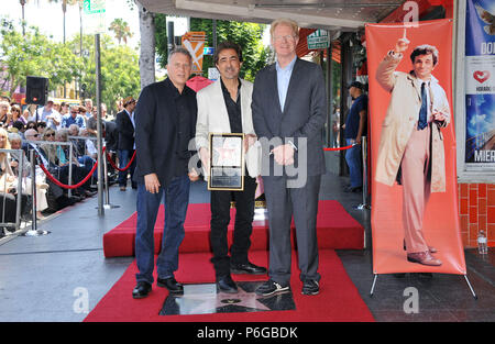 PETER FALK per essere onorati postumo con stella sulla walk of fame a Los Angeles. Durante la cerimonia di premiazione a Paul Reiser, Joe Mantegna, Ed Begley Jr a Peter Falk Stella un  Paul Reiser, Joe Mantegna, Ed Begley Jr a Peter Falk Star 76 evento nella vita di Hollywood - California, tappeto rosso Evento, STATI UNITI D'AMERICA, industria cinematografica, celebrità, fotografia, Bestof, arte cultura e intrattenimento, Topix celebrità moda, migliori della vita di Hollywood, evento nella vita di Hollywood - California, movie celebrità, personaggi televisivi, musica celebrità, Topix, Bestof, arte cultura e intrattenimento, fotografia, inchiesta tsuni@Gamma-STATI UNITI D'AMERICA Foto Stock