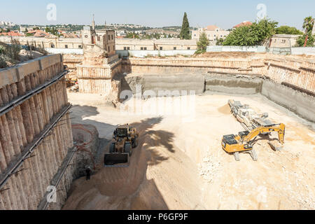 Israele, Gerusalemme - 24 Giugno 2018: sito in costruzione della nuova Accademia Bezalel di Arti e Design progettato da SANAA Foto Stock